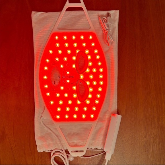 CurrentBody LED Red Light Face Mask
Series 1 in bag & box - Picture 4 of 9